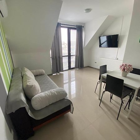 Lexy Family Apartman Hajduszoboszlo Ngoại thất bức ảnh