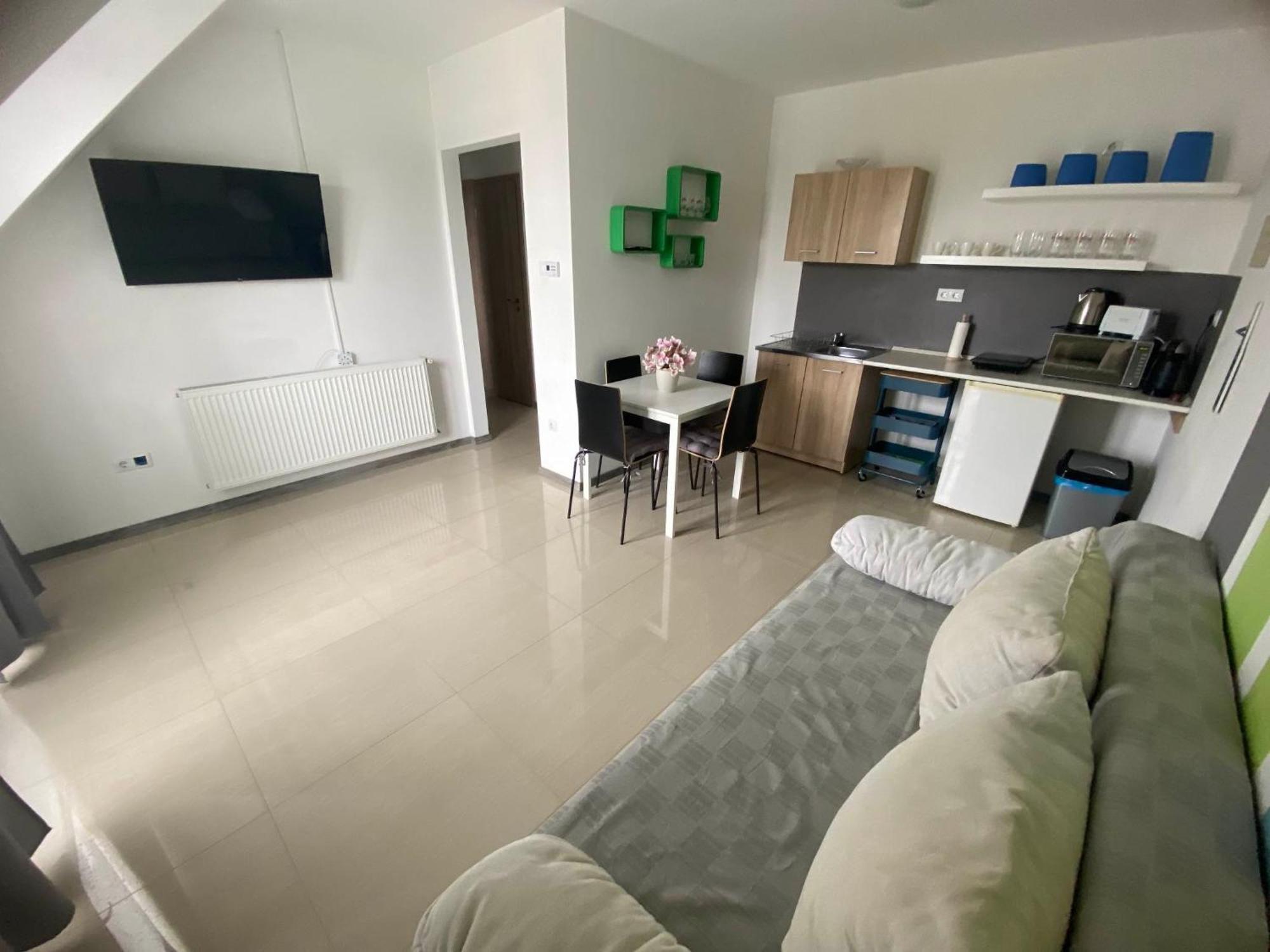 Lexy Family Apartman Hajduszoboszlo Ngoại thất bức ảnh